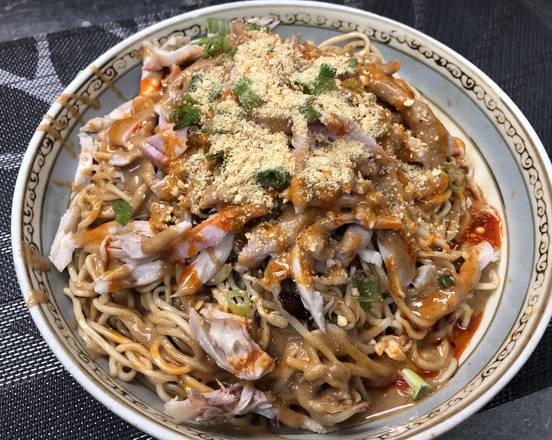 400. Cold Noodles with Ham Chicken and Shredded Pork 三絲拌冷麵